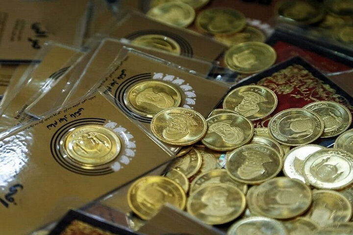 ریزش قیمت طلا و سکه ادامه دار شد / هر گرم طلای ۱۸ عیار چند؟