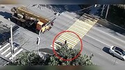 ویدیو هولناک از لحظه زیر گرفتن پیرزن توسط خودروی شاسی بلند