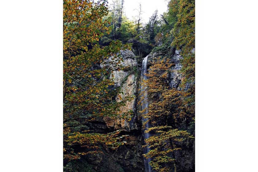 آبشاری با ارتفاع ۴۵ متری در تنکابن 