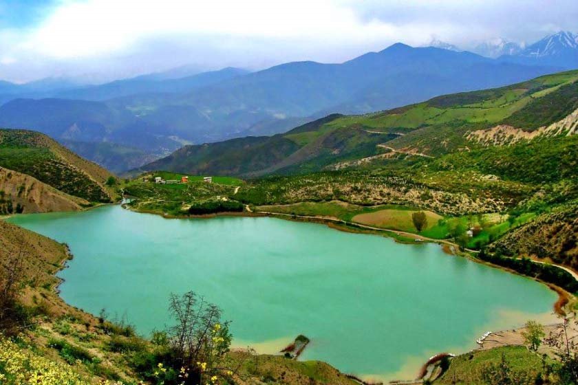ولشت ؛ دریاچه‌ای محصور در میان کوه‌های مرزن‌آباد 