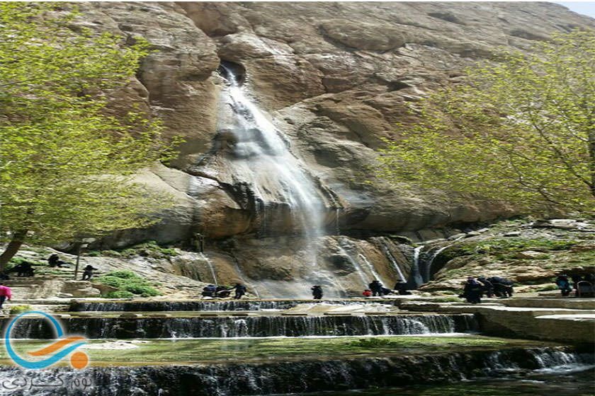 آبشاری با بافت صخره‌ای در سمیرم