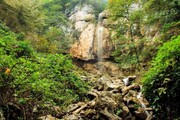 آبشاری با ارتفاع ۴۵ متری در تنکابن