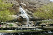 آبشاری با بافت صخره‌ای در سمیرم