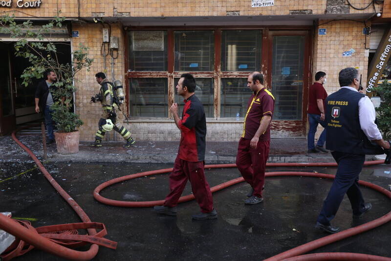 آتش‌سوزی گسترده در خیابان ولیعصر تهران +عکس