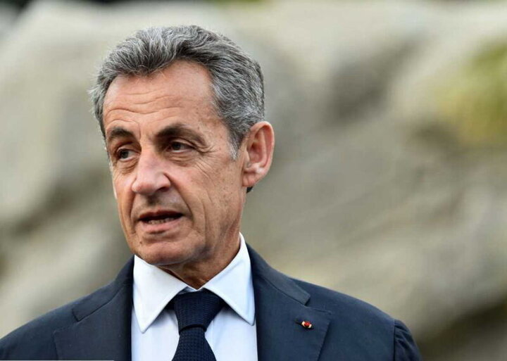 انتقاد رئیس‌جمهور سابق فرانسه از  ارسال اسلحه اروپا به اوکراین