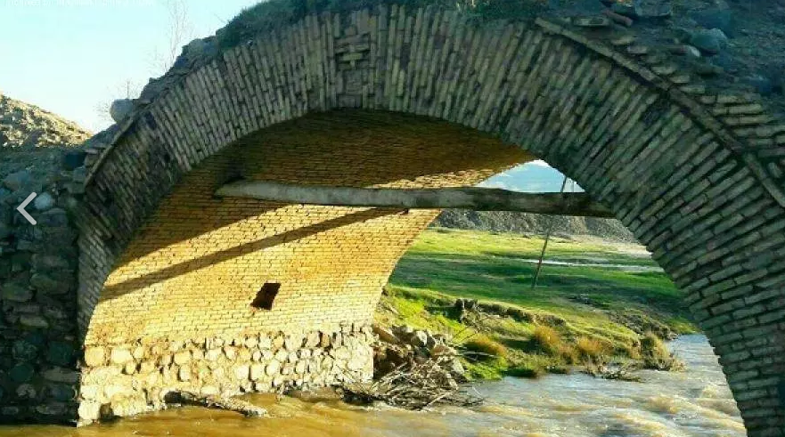 پلی با قدمت قاجاری در قعر تویسرکان 