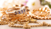 ریزش قیمت طلا و سکه در بازار / سکه ۱۶۴ هزار تومان ارزان شد