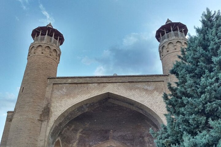 مسجد جامع بروجرد از اولین ها