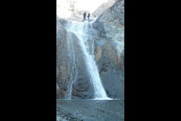 آبشاری محلی با ارتفاع ۱۰ متری در مراوه