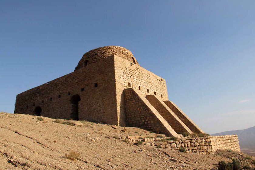 آتشکدهای با معماری پا فیلی در بجنورد