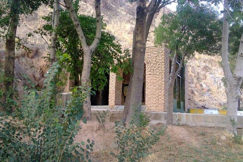 زیارتگاهی با قدمت ۷۰۰ سال در کوهبنان 