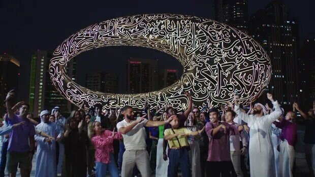 ویدیو دیده نشده از رقص جالب کریم بزنما در تیزر تبلیغاتی دبی