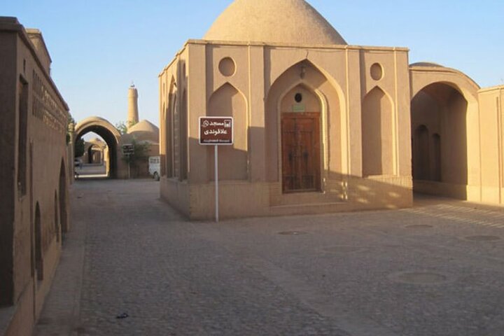 علاقبندی ؛ مسجدی زینتی در فهرج 