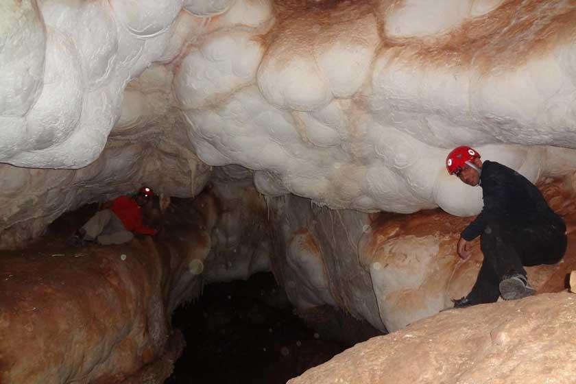 سفری لذت‌بشخش در غار میرزا رفسنجان 