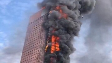 تصاویر آخرالزمانی لحظه منفجر شدن برج بلند ۳۰۰ متری در چین + فیلم