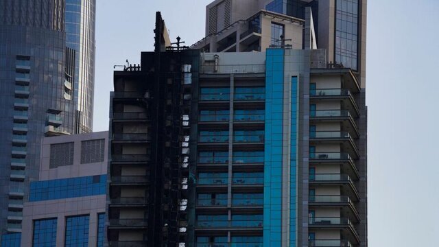 برج ۳۵ طبقه در دبی آتش گرفت