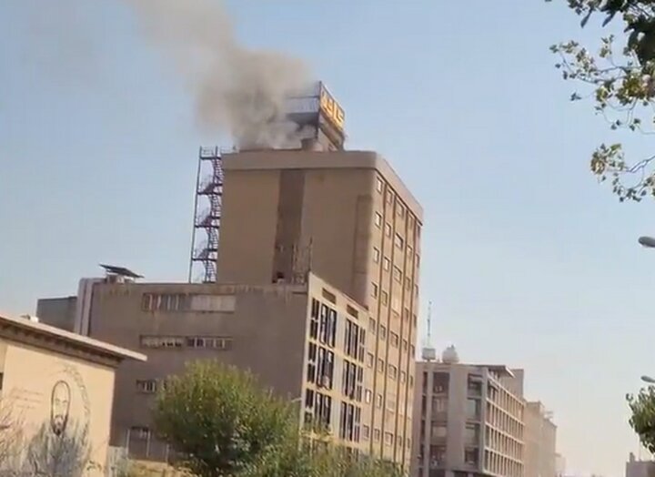 آتش‌سوزی وحشتناک ساختمان اطراف میدان فردوسی تهران + علت چیست؟ / فیلم
