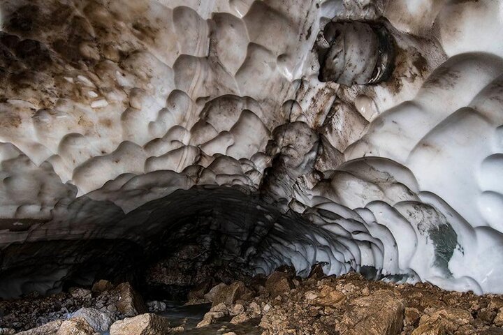 سفری دل‌انگیز در غار یخی چما 