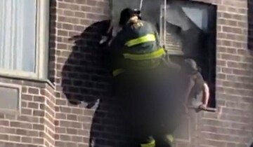 لحظه باورنکردنی نجات معجزه آسای زن جوان آویزان شده از ساختمان ۱۵ طبقه + فیلم
