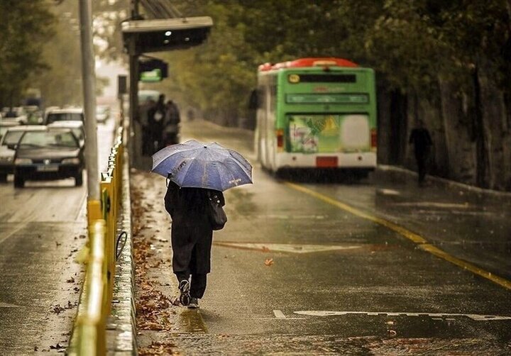تهرانی‌ها منتظر بارش باران باشند