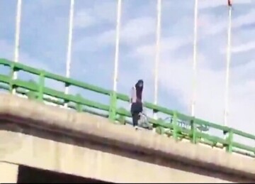 خودکشی دختر ۲۷ ساله کرجی از بالای پل حصارک + فیلم