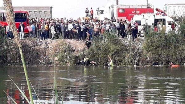  سقوط هولناک یک اتوبوس در رودخانه نیل / ۱۶ نفر کشته شدند