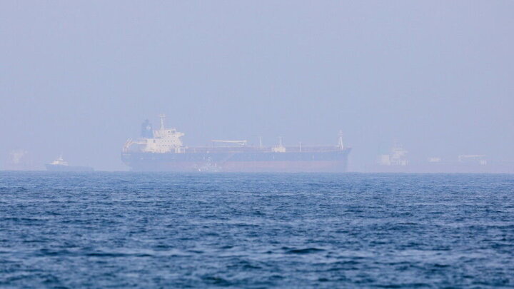 خبرگزاری آسوشیتدپرس: به یک نفتکش در سواحل عمان حمله پهپادی شد