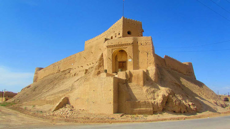 مروست؛ قلعه‌ای مصنوعی در یزد