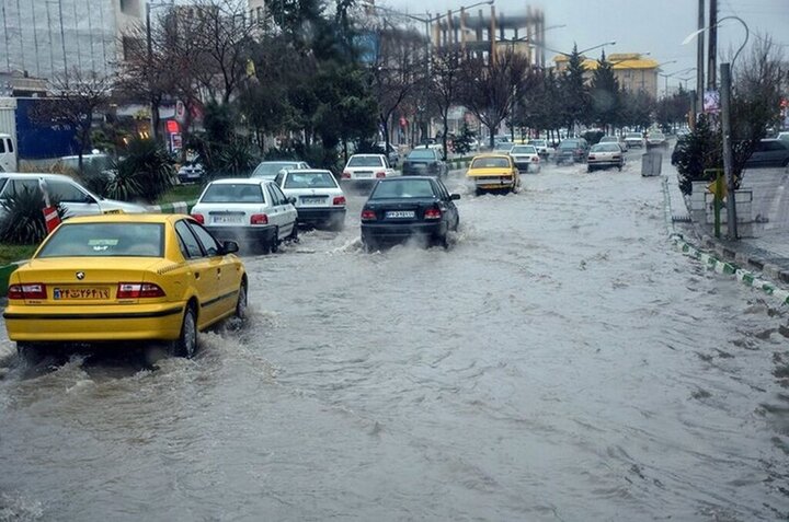 آبگرفتگی عجیب خیابان‌های کرج پس از بارش باران شدید + فیلم