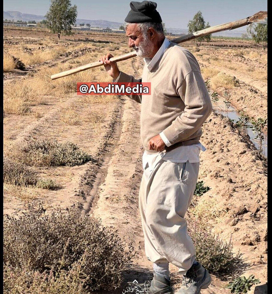 حیرت آور، البته در ایران! /  وزیر کشاورزی روحانی با بیل و لباس کار در زمین کشاورزی 