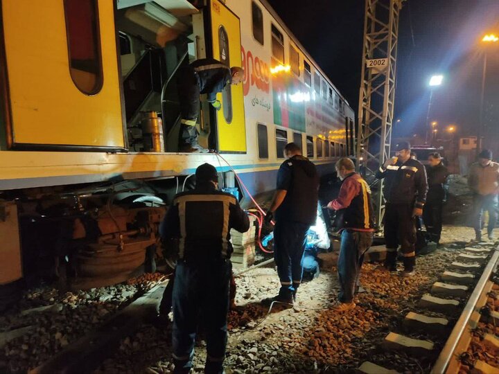 حادثه در تهران / یک قطار مترو از ریل خارج شد!