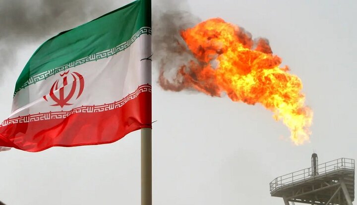 رکوردشکنی کاهش قیمت نفت ایران / آیا ایران نفت خود را با تخفیف‌های بالاتری می‌فروشد؟