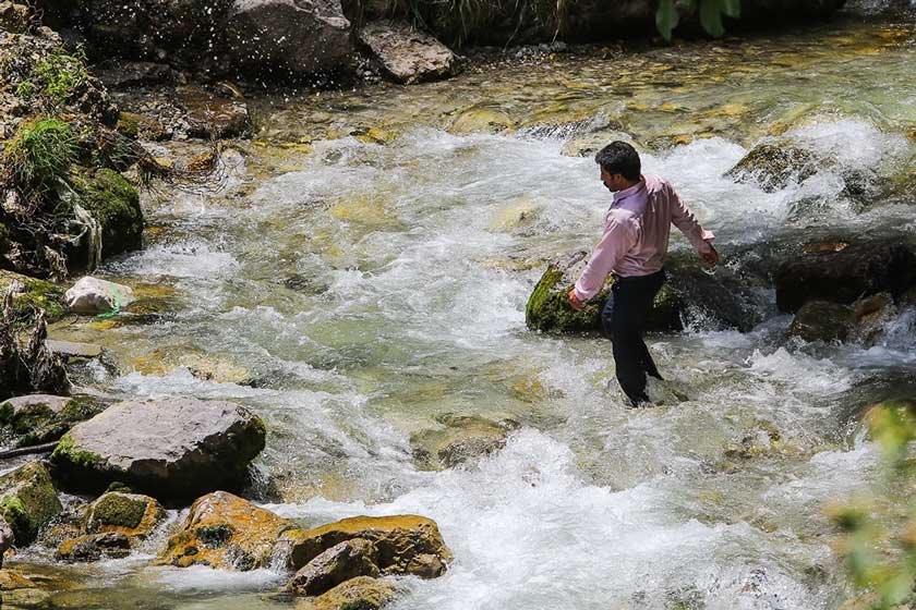 آب سفید؛ آبشاری دیدنی در دل الیگودرز