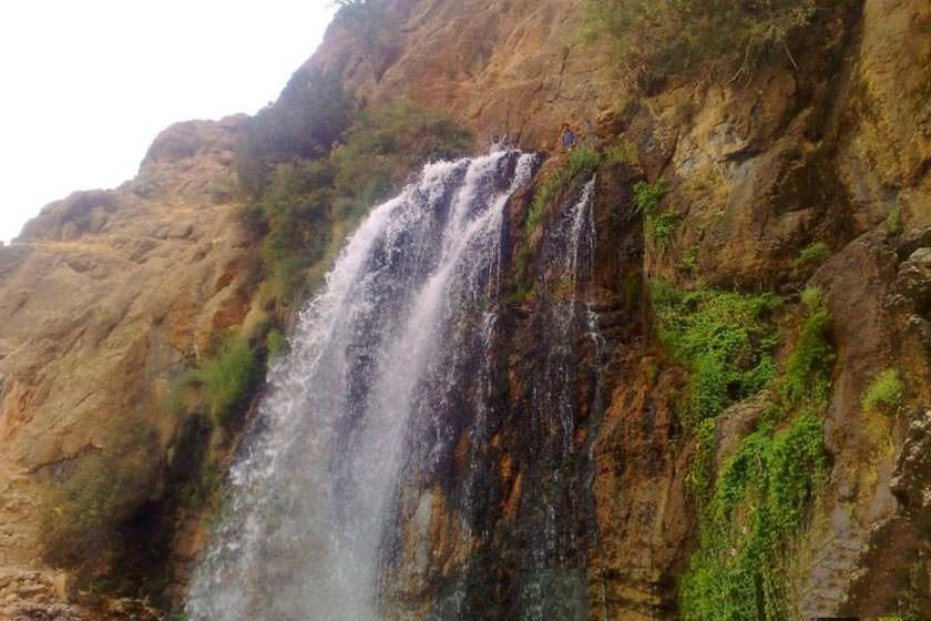 چکان؛ آبشاری با ۳۰ متر ارتفاع در الیگودرز 