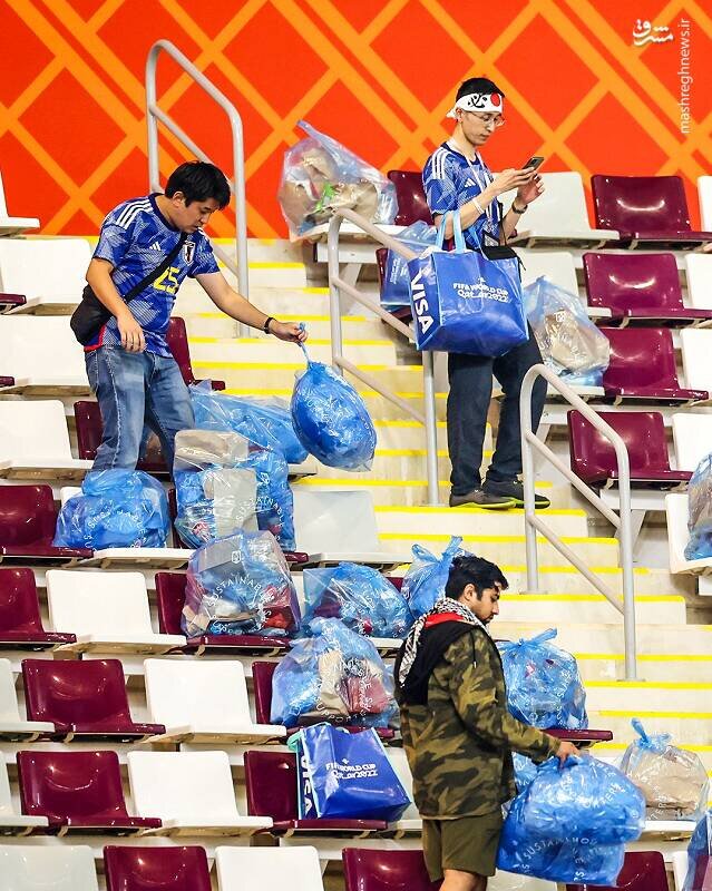 زباله‌ جمع کردن‌ ژاپنی‌ها پس از تحقیر آلمان +عکس