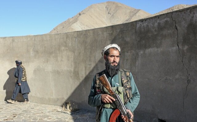 طالبان ۳ زن و ۹ مرد را مقابل چشمان صدها نفر شلاق زد