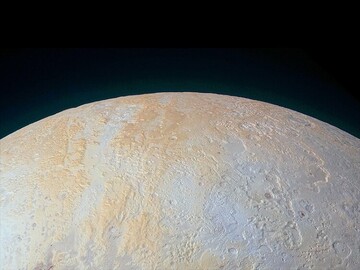 تصویری زیبا از رنگ‌های واقعی سیاره پلوتون + عکس