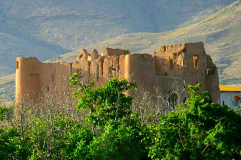  قلعه باستانی روستای چنار؛ مقصدی مناسب برای گردشگری