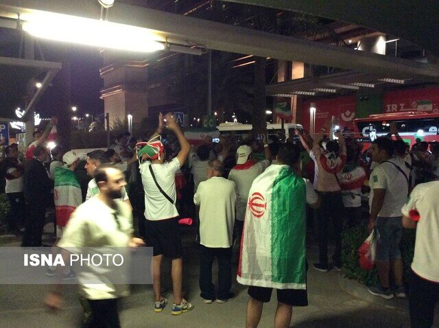 حمایت هواداران ایران از تیم ملی/ ۲ انگلیسی، شاگردان کی‌روش را تشویق کردند!