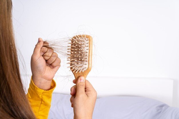 دلایل ریزش مو در زنان | مهمترین علت ریزش مو را بشناسید | برای جلوگیری از ریزش مو چه بخوریم؟