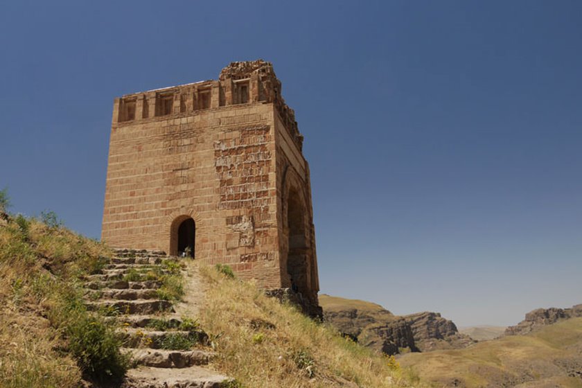 تل قلعه؛ بنایی تاریخی در دل جهرم 