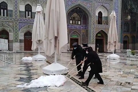 بارش عجیب تگرگ در حرم امام رضا (ع) + فیلم