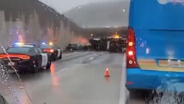 سقوط هولناک کامیون از بالای پل + راننده زنده ماند؟ / فیلم