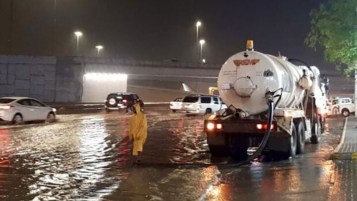 بارش باران شدید و ترسناک در مکه | هشدار وضعیت قرمز برای شهروندان عربستان