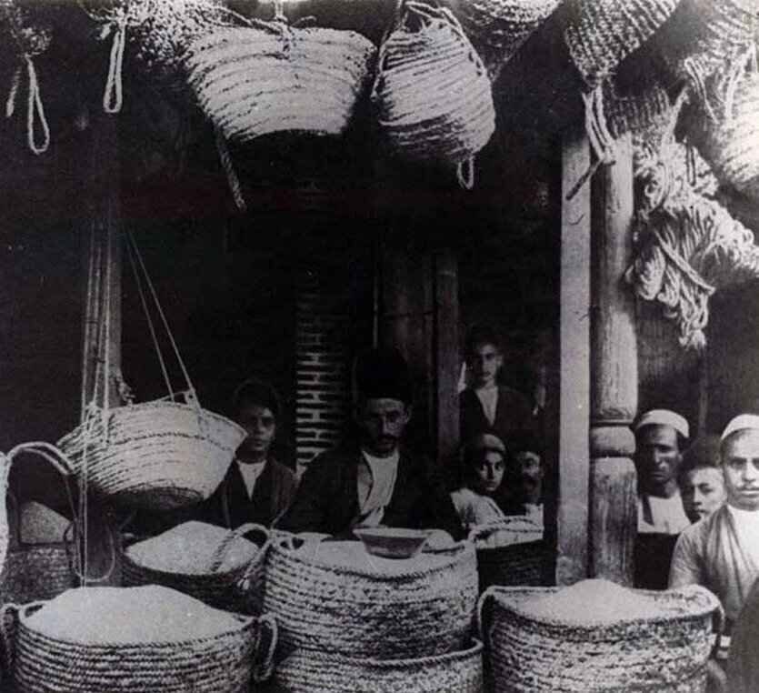 یک مغازه برنج فروشی در شمال کشور در زمان قاجار