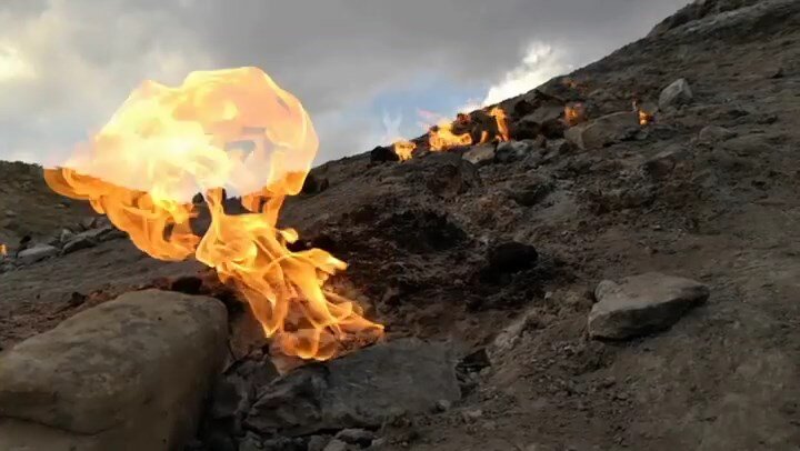 یک کوه عجیب در ایران که همیشه در حال آتش گرفتنه! + ویدیو