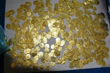 کشف ۱۲۰ سکه‌ تقلبی در الیگودرز لرستان + عکس