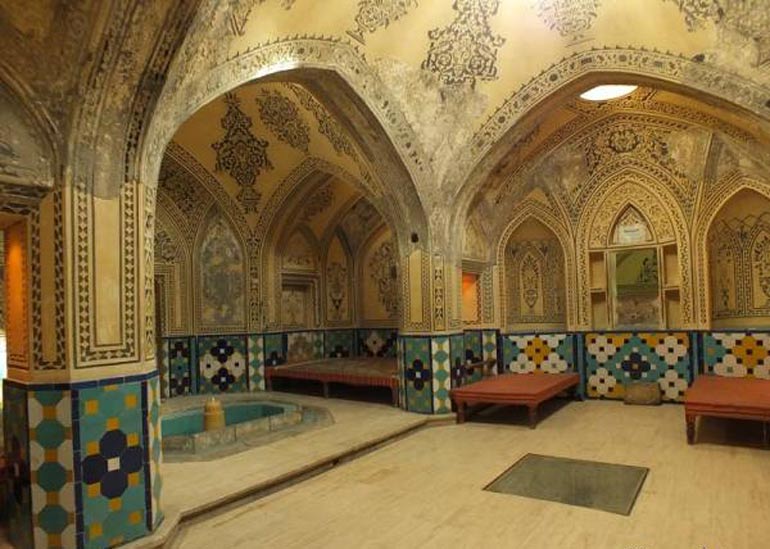 چگونه از تهران به حمام فین برسیم