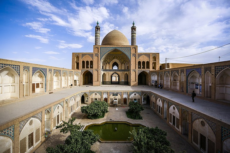 مسجد و مدرسه آقابزرگ کاشان کجاست؟