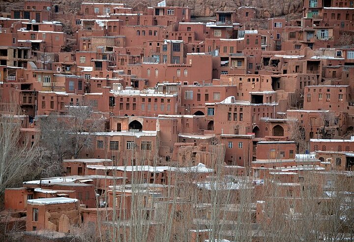 روستای ابیانه کجاست؟